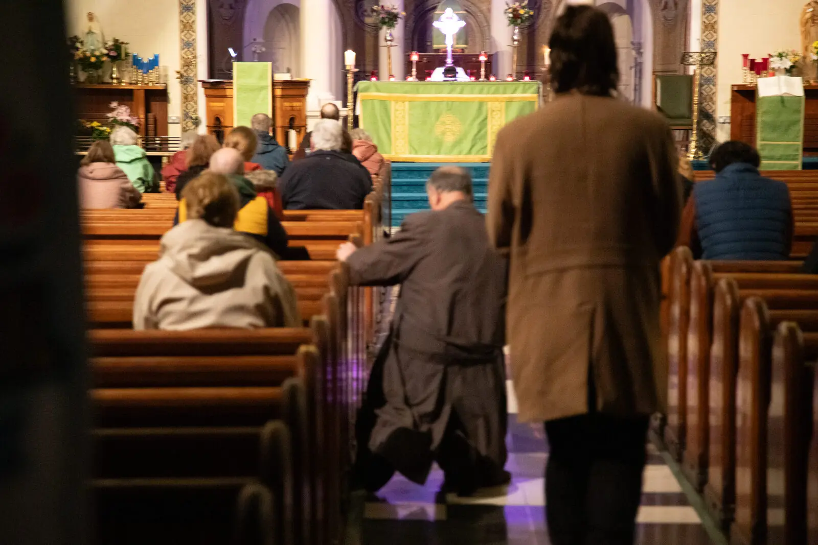 Faithful kneeling in prayer